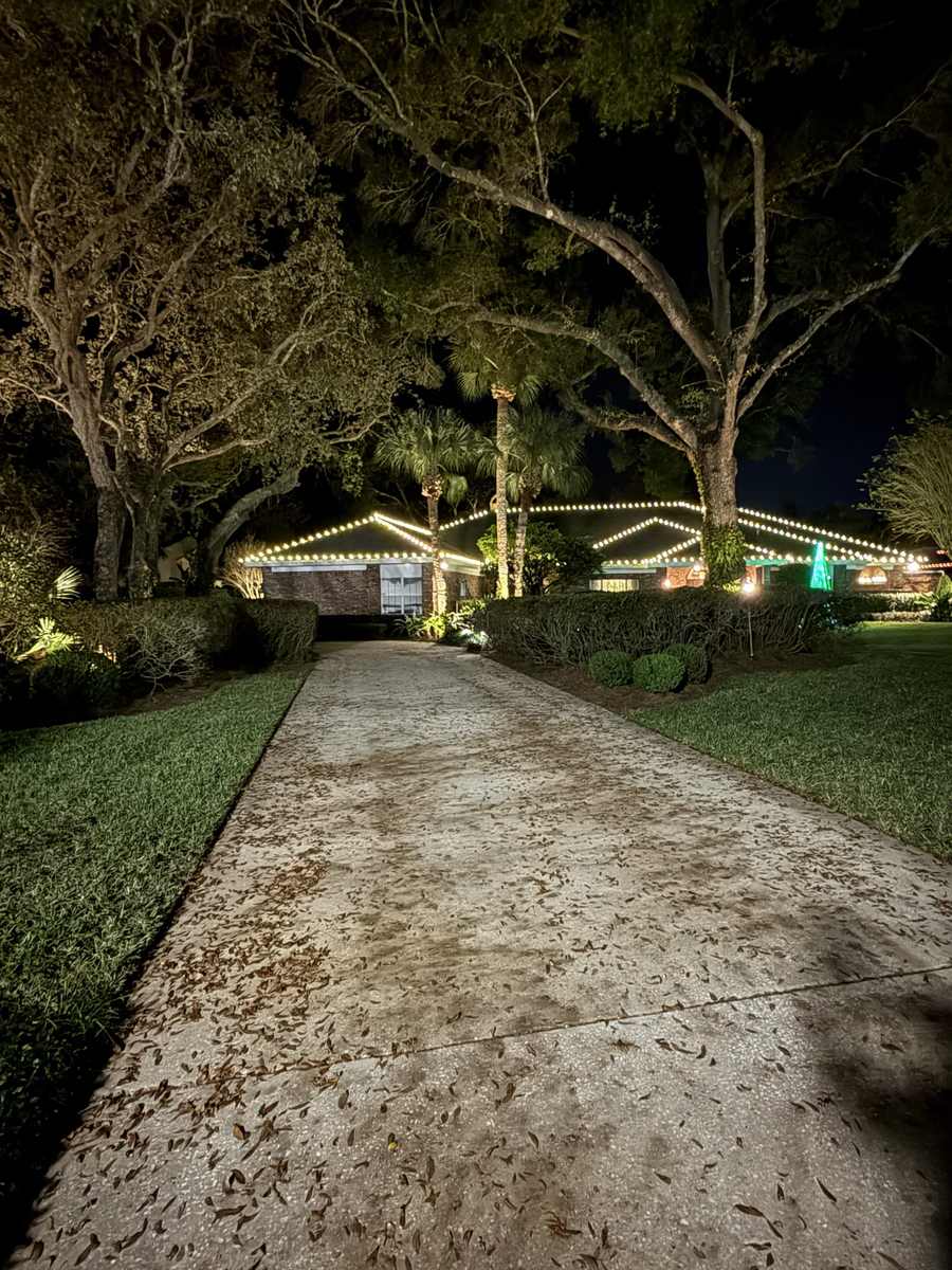 Long Driveway, Pure White Roofline — Lake Mary FL